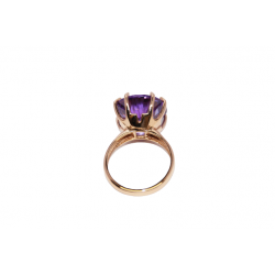 Gold ring with synthetic amethyst