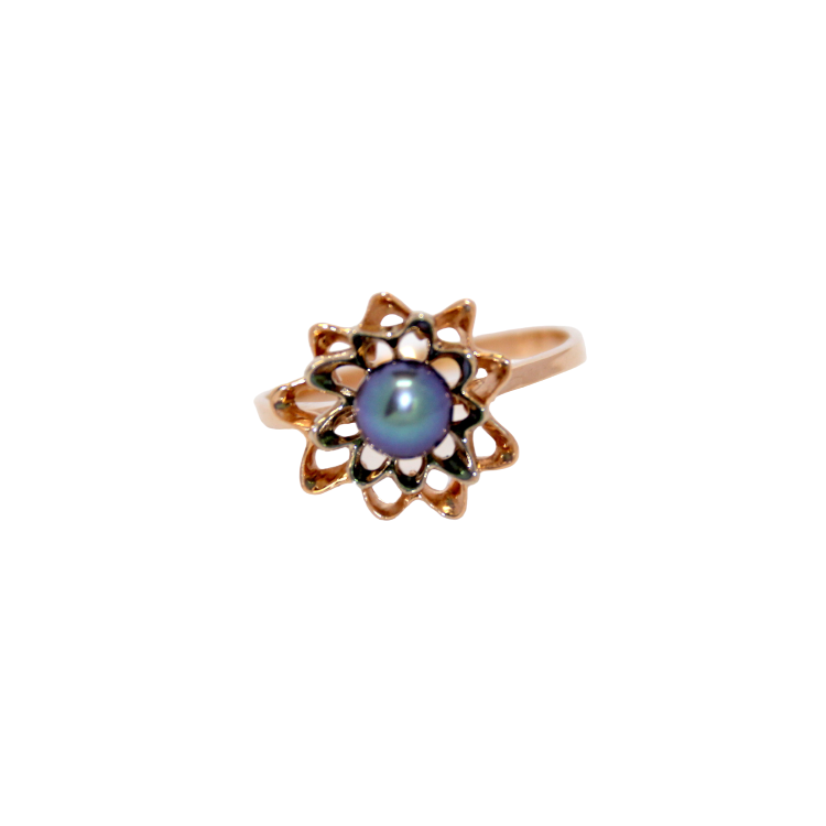 Gold ring with freshwater pearl
