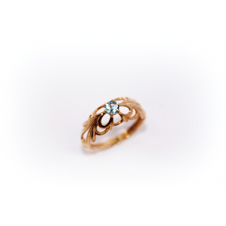 Gold ring with Topaz