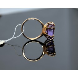Gold ring with synthetic amethyst