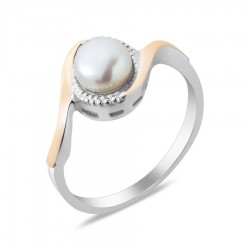 Silver ring with pearl