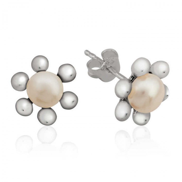 Silver earrings with pearls