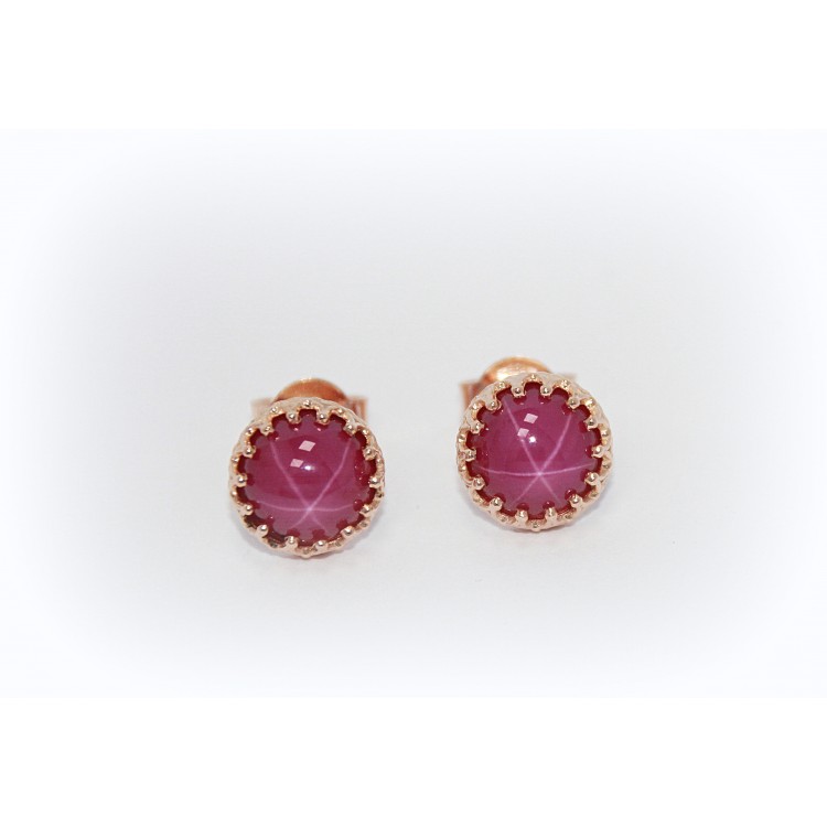 Gold earrings with star ruby