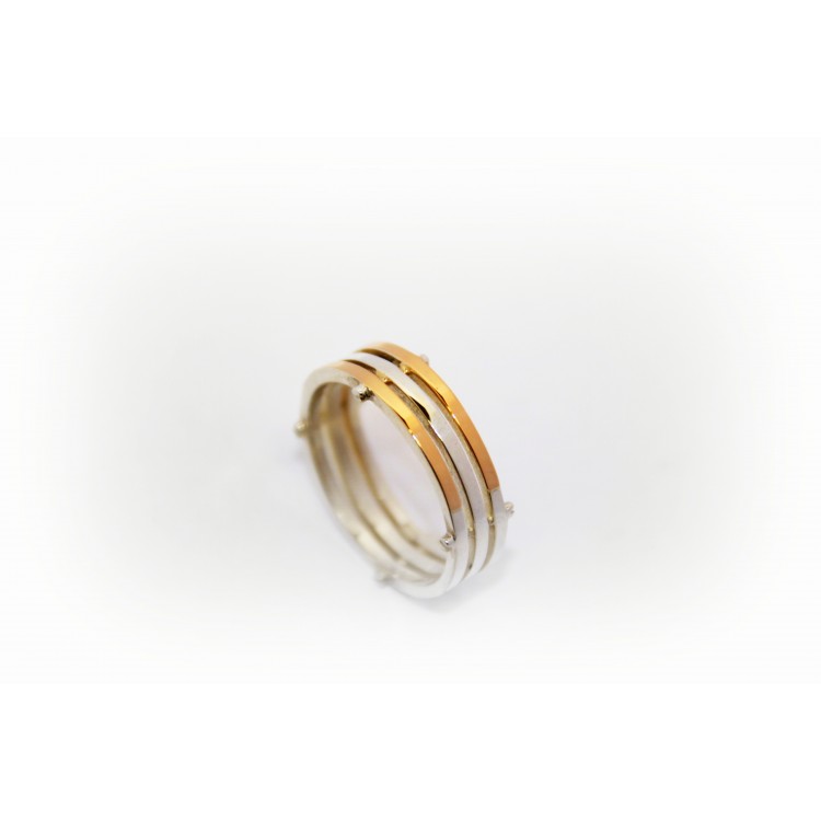 Серебряное кольцо с золотыми деталями